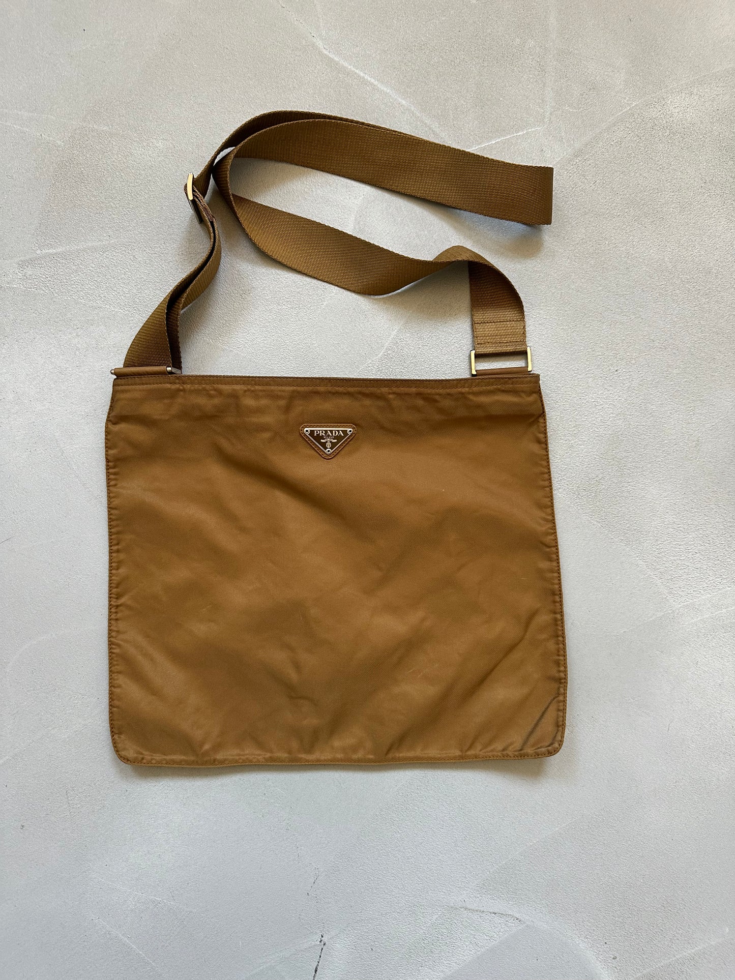 Prada shoulderbag brown
