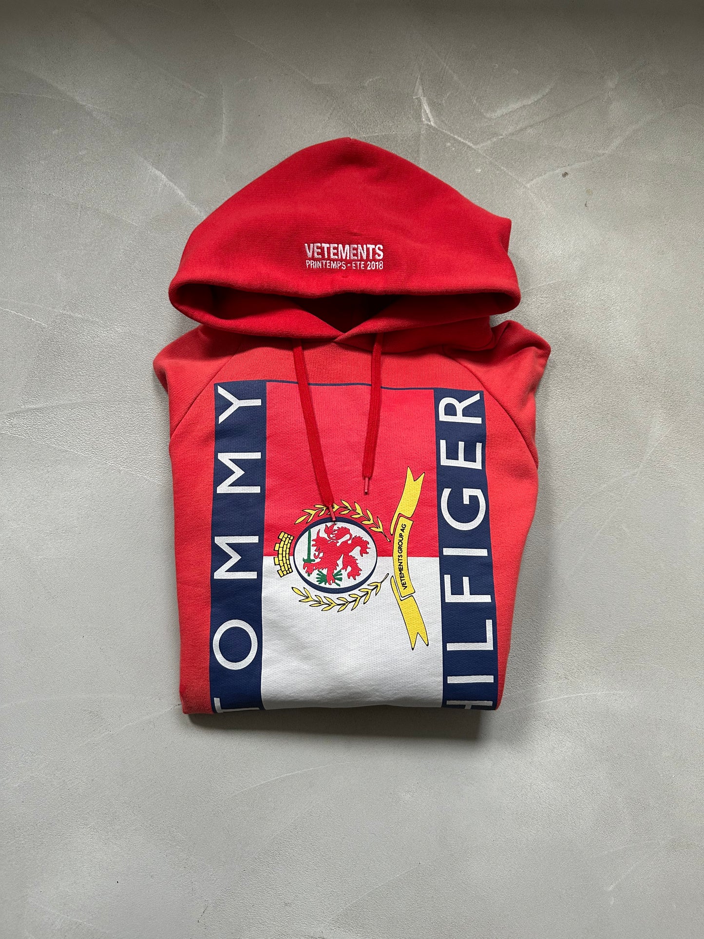 Vetements x Tommy 2K16 red