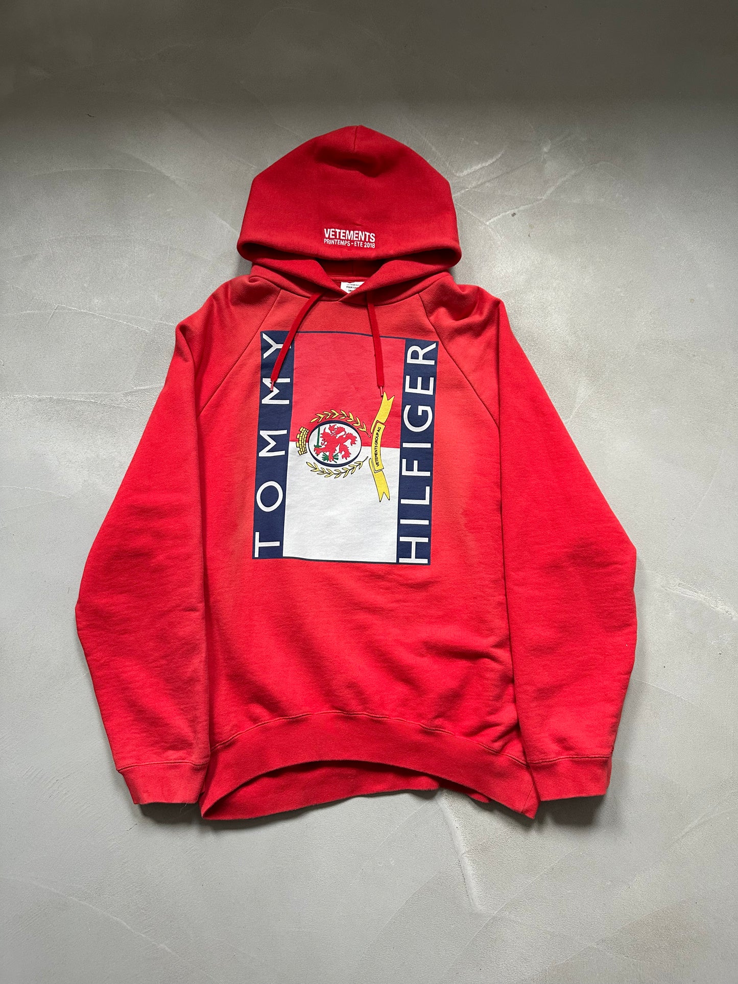 Vetements x Tommy 2K16 red